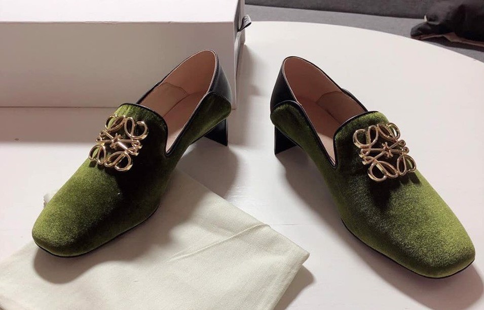 Cách làm sạch giày nhung Cách làm sạch giày nhung