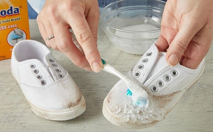 Cách làm sạch giày trắng