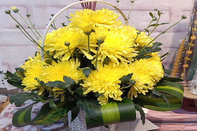 Cách cắm hoa cúc ngày Tết Cắm hoa cúc đẹp ngày Tết kiểu lãng