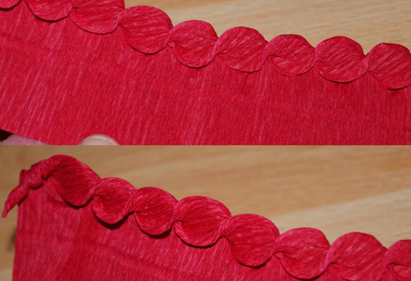 Vặn xoắn thật chặt mép giấy cuối cùng