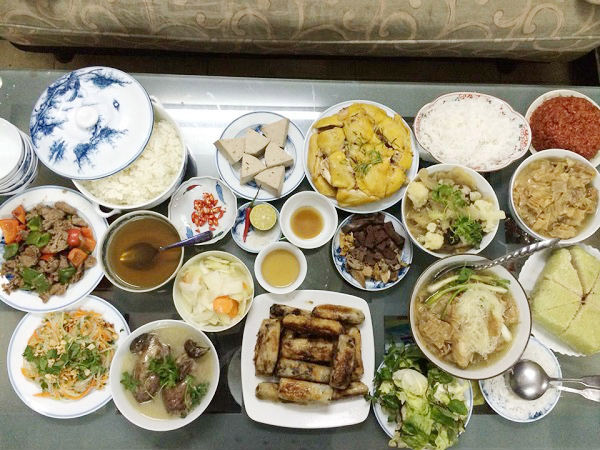 Mâm cỗ ngày Tết thịnh soạn của người miền Nam Mâm cỗ ngày Tết thịnh soạn của người miền Nam