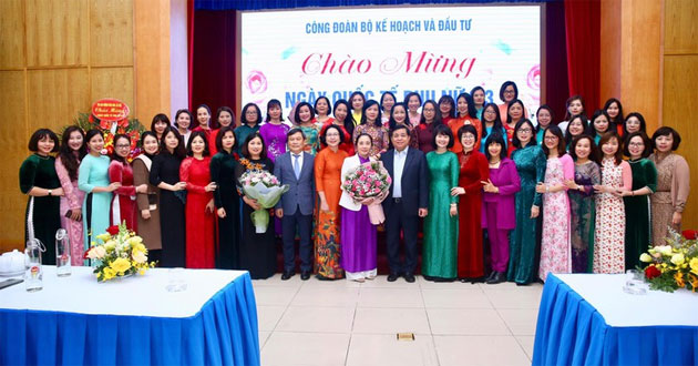 Bài phát biểu chúc mừng ngày 8.3 của hiệu trưởng hay, ngắn gọn 