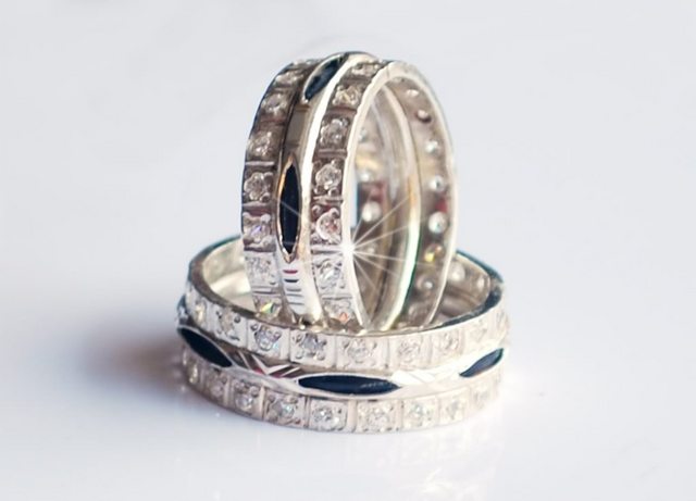 Nên đeo nhẫn lông voi vào ngón nào?