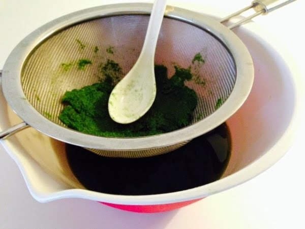 Cách lấy màu là dứa không cần máy xay Cách lấy màu là dứa không cần máy xay