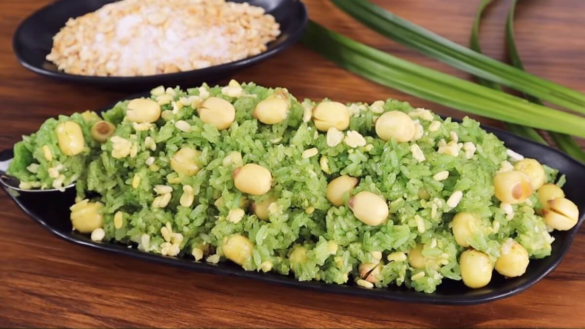 Món xôi lá dứa hạt sen hấp dẫn