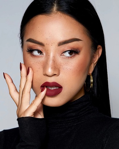 Son màu đỏ rượu vang cho môi thâm