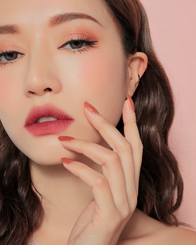 Son màu hồng đất cho môi thâm