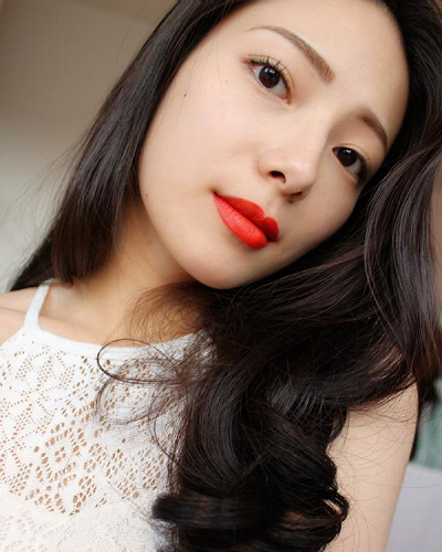 Son màu đỏ cam cho môi thâm