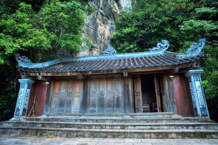 Đền thần Cao Sơn