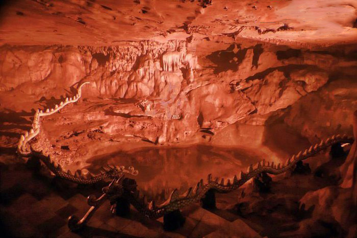 Hang sáng, hang tối