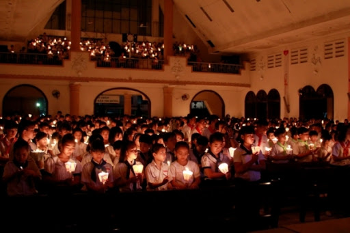 Thánh lễ Vọng Phục sinh có bắt buộc không?