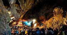 Chùa Hương ở đâu, thờ ai, mở cửa khi nào? Giá vé đò, vé cáp treo chùa Hương