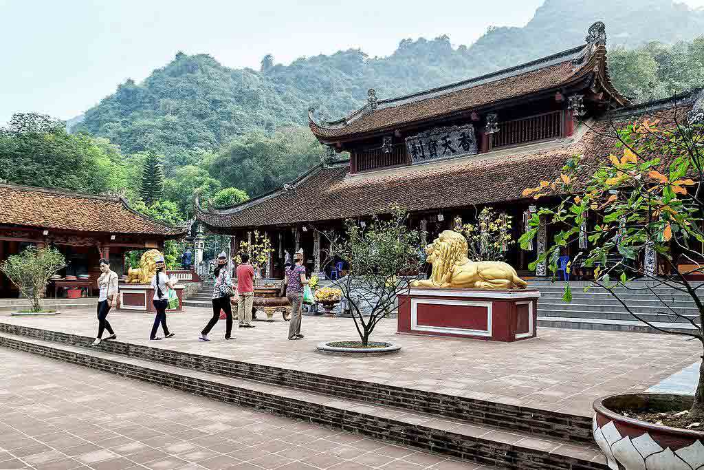 Đi lễ chùa là việc nên làm vào mùng 3 Tết