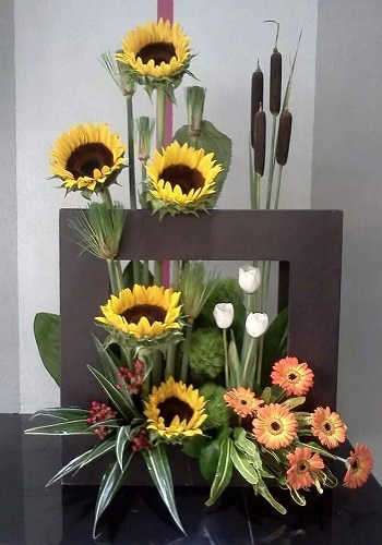 Mẫu cắm hoa hướng dương 5 bông đẹp và nghệ thuật Mẫu cắm hoa hướng dương 5 bông đẹp và nghệ thuật