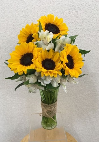 Mẫu cắm hoa hướng dương 5 bông đẹp và nghệ thuật Mẫu cắm hoa hướng dương 5 bông đẹp và nghệ thuật