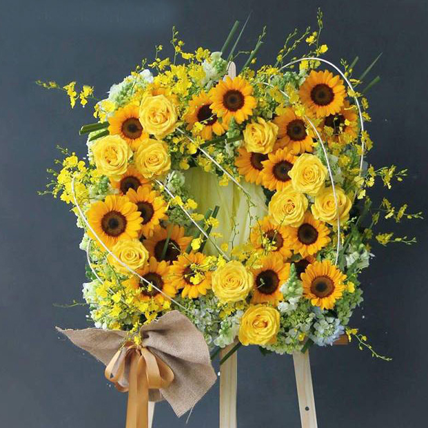 Cách cắm hoa hướng dương để bàn