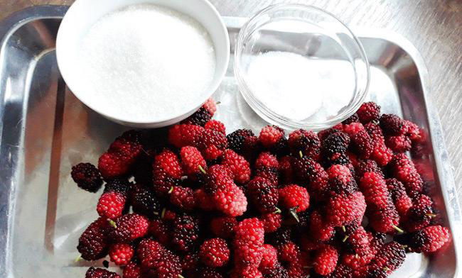 Cách ngâm dâu tằm với đường thơm ngon, đơn giản Cách ngâm dâu tằm với đường thơm ngon, đơn giản