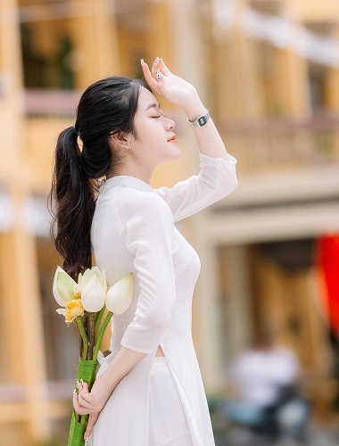 Cách tạo dáng chụp ảnh áo dài kỷ yếu