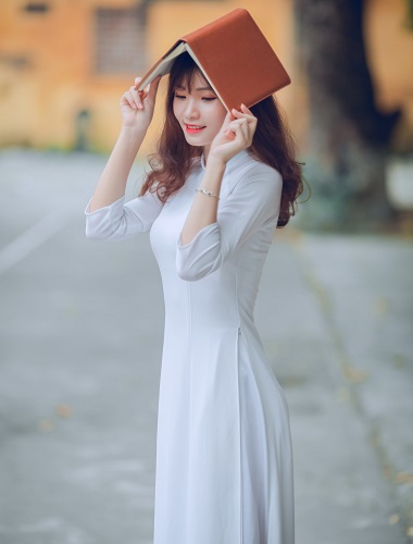 Cách tạo dáng chụp ảnh áo dài kỷ yếu