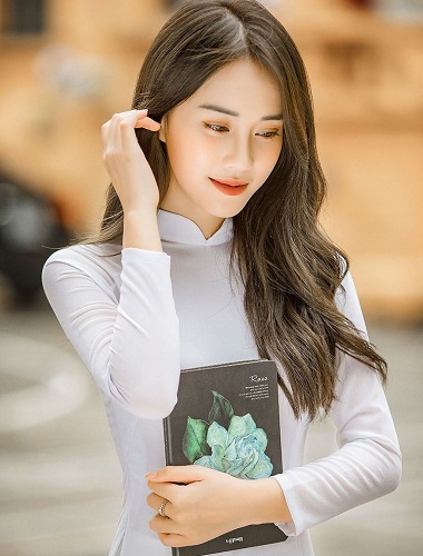 Cách tạo dáng chụp ảnh áo dài kỷ yếu