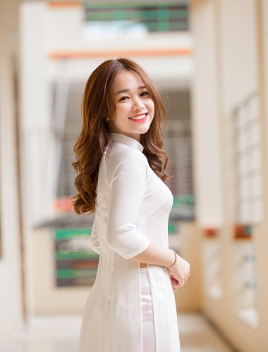 Cách chọn áo dài chụp kỷ yếu đẹp