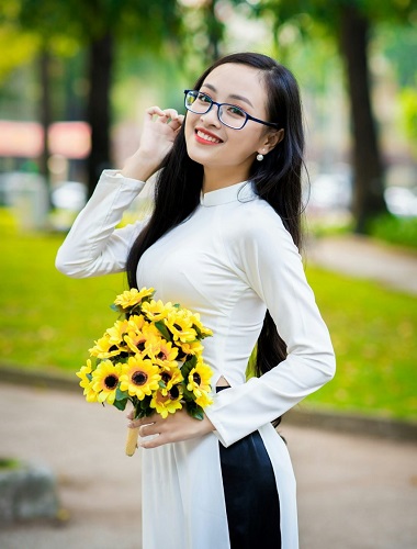 Cách tạo dáng chụp ảnh áo dài kỷ yếu