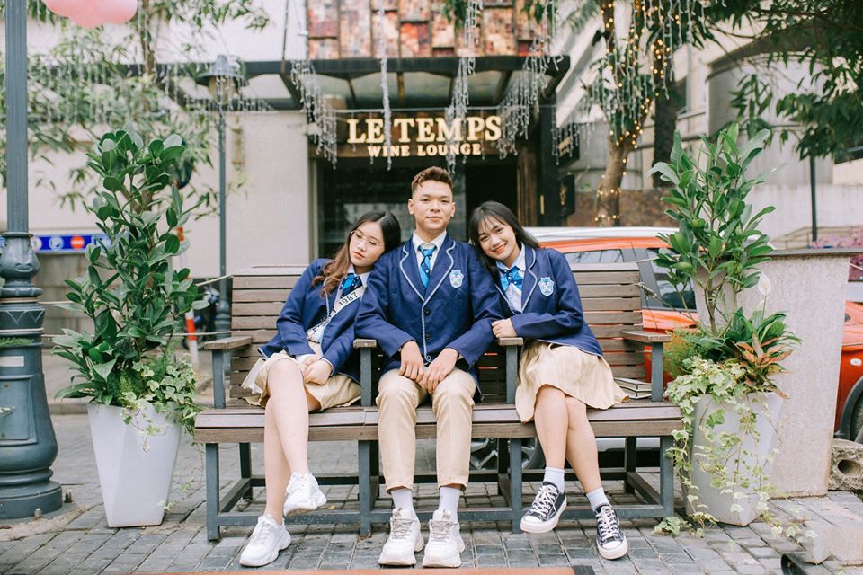 Chụp ảnh kỷ yếu