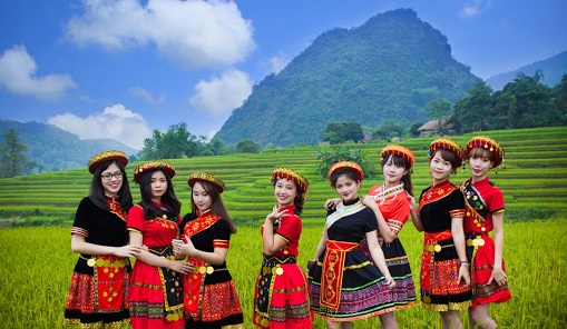 Chụp ảnh kỷ yếu