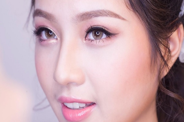 Makeup kỉ yếu tone hồng đào Makeup kỉ yếu tone hồng đào