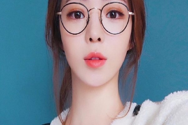 Makeup kỷ yếu tone hồng nhẹ Makeup kỷ yếu tone hồng nhẹ