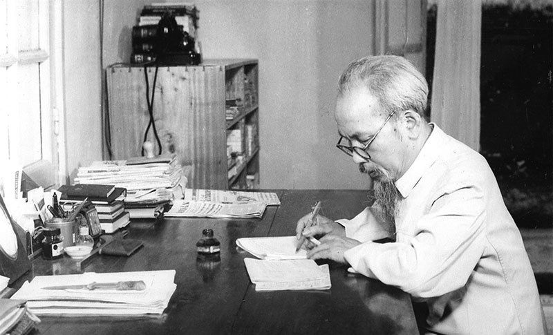 Những bài thơ lục bát về Bác Hồ hay, ý nghĩa, xúc động nhất Những bài thơ lục bát về Bác Hồ hay, ý nghĩa, xúc động nhất