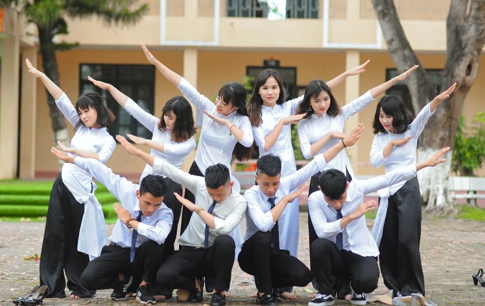 Cách tạo dáng chụp ảnh kỷ yếu chất