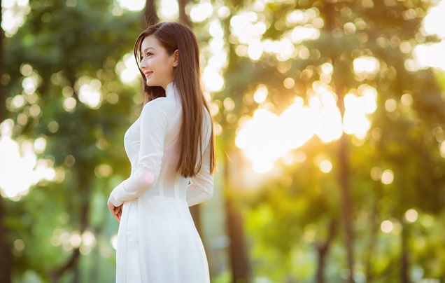 Cách tạo dáng chụp kỷ yếu áo dài