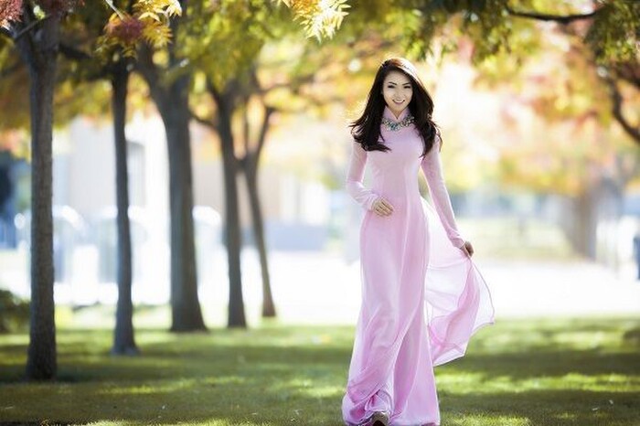 Cách pose dáng chụp kỷ yếu cho bạn nữ