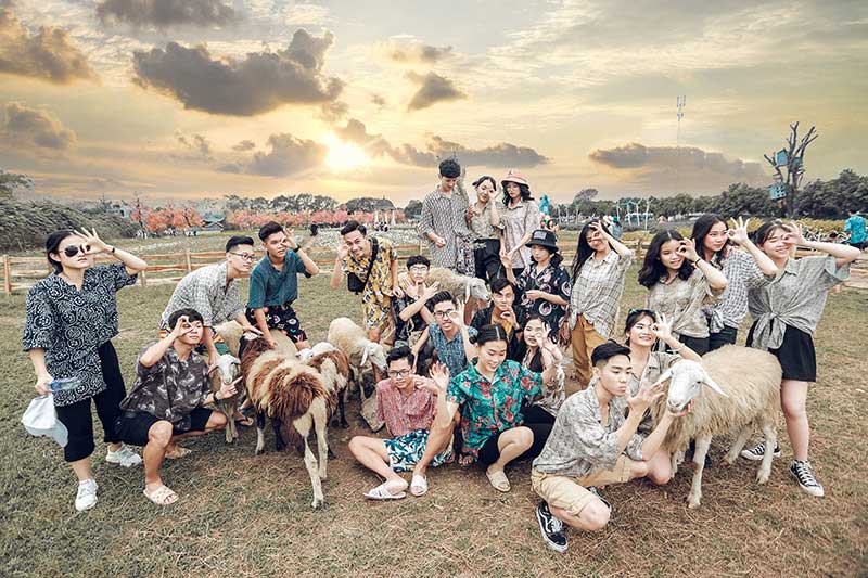 Địa điểm, trang phục, ý tưởng và chi phí khi chụp ảnh kỷ yếu lớp 12