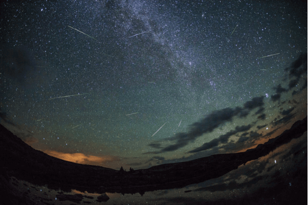 Hình ảnh mưa sao băng rơi Hình ảnh mưa sao băng rơi