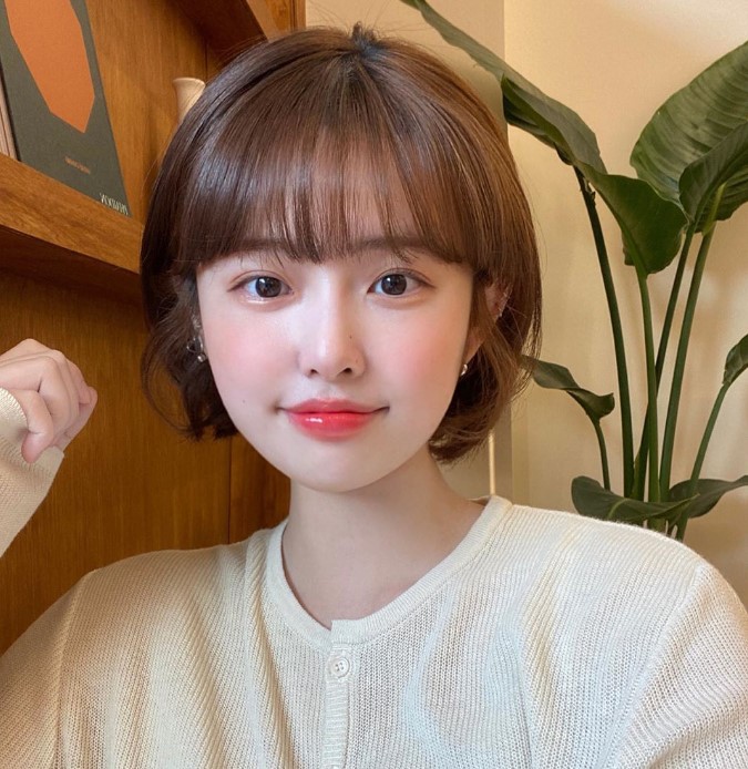 Tạo kiểu tóc ngắn chụp kỷ yếu