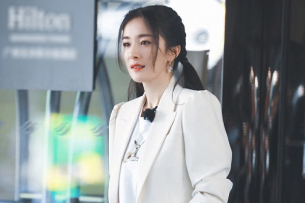 Cách cột tóc 2 bên dễ thương