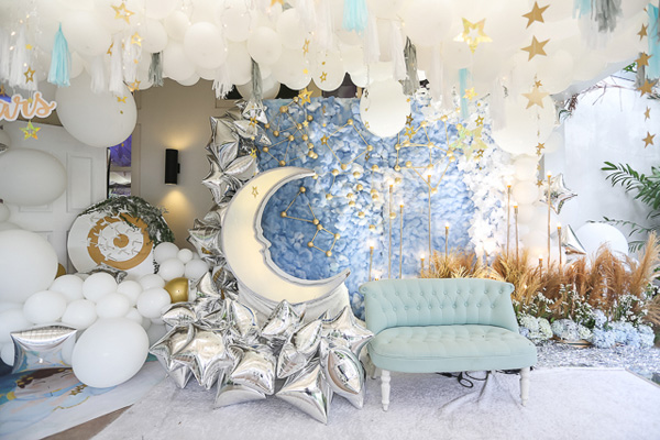 Trang trí góc tiệc 1/6 sang chảnh với tông trắng - xanh