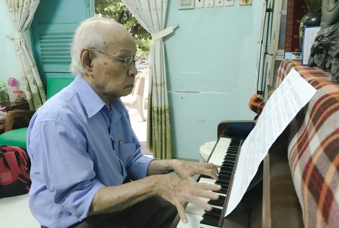 Tác giả bài hát Trái đất này là của chúng mình Tác giả bài hát Trái đất này là của chúng mình