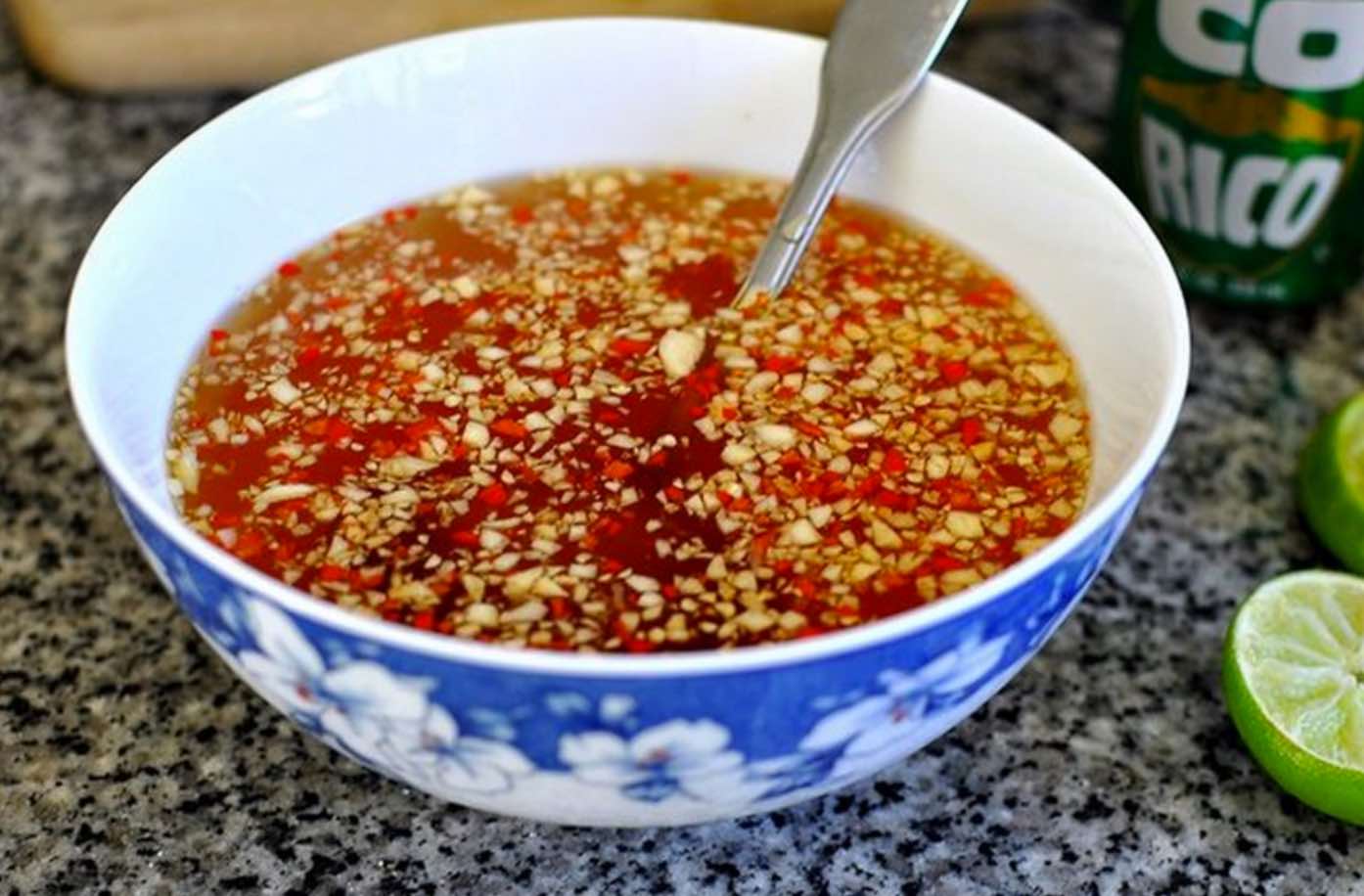 Cách pha nước chấm vịt quay, vịt luộc với nước mắm tỏi ớt