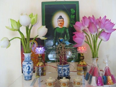 Cách cắm hoa sen trên bàn thờ, cắm hoa sen cúng Phật đúng, đẹp, thành tâm