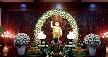 Cách cắm hoa trang trí lễ Phật Đản đẹp, đơn giản