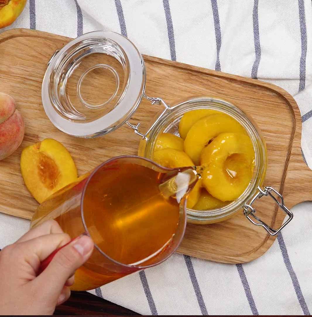 Ngâm đào với đường phèn