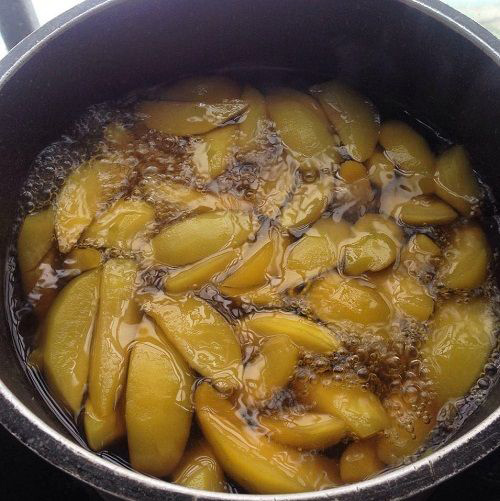 Làm hỗn hợp nước ngâm đào