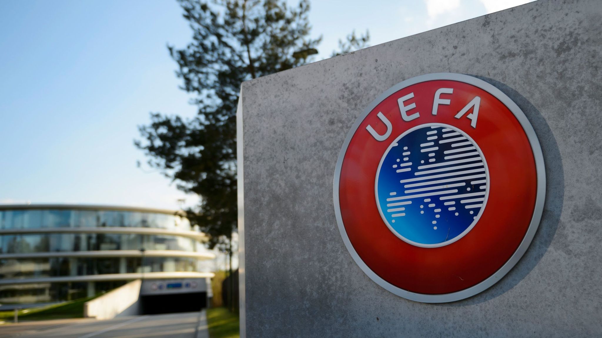UEFA là gì?