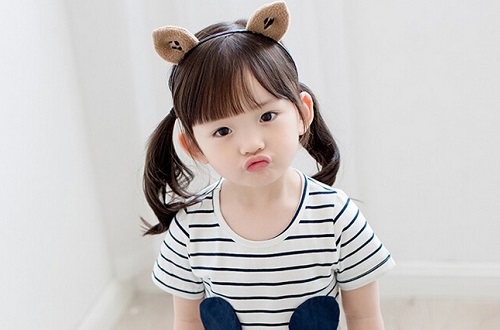 Các cách buộc tóc đẹp cho bé gái tóc ngắn xinh nhất