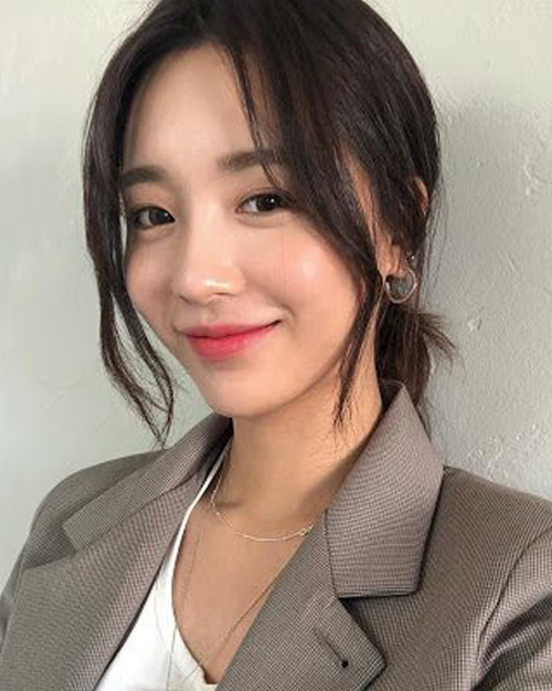 Kiểu mái dài Hàn Quốc buộc tóc 5