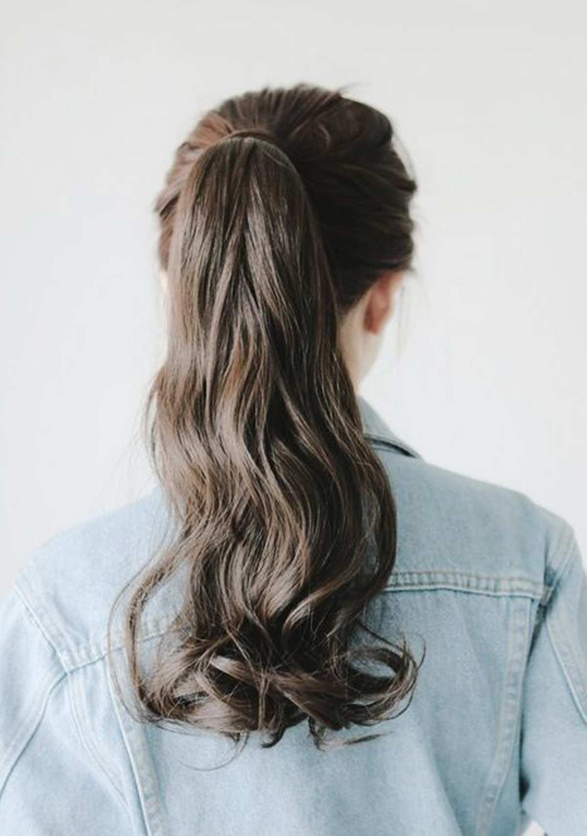 Buộc tóc đuôi ngựa gọn gàng, trẻ trung Buộc tóc đuôi ngựa gọn gàng, trẻ trung