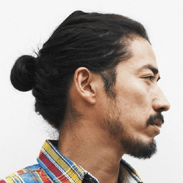 Kiểu tóc dài nam cột tạo vẻ nam tính, mạnh mẽ